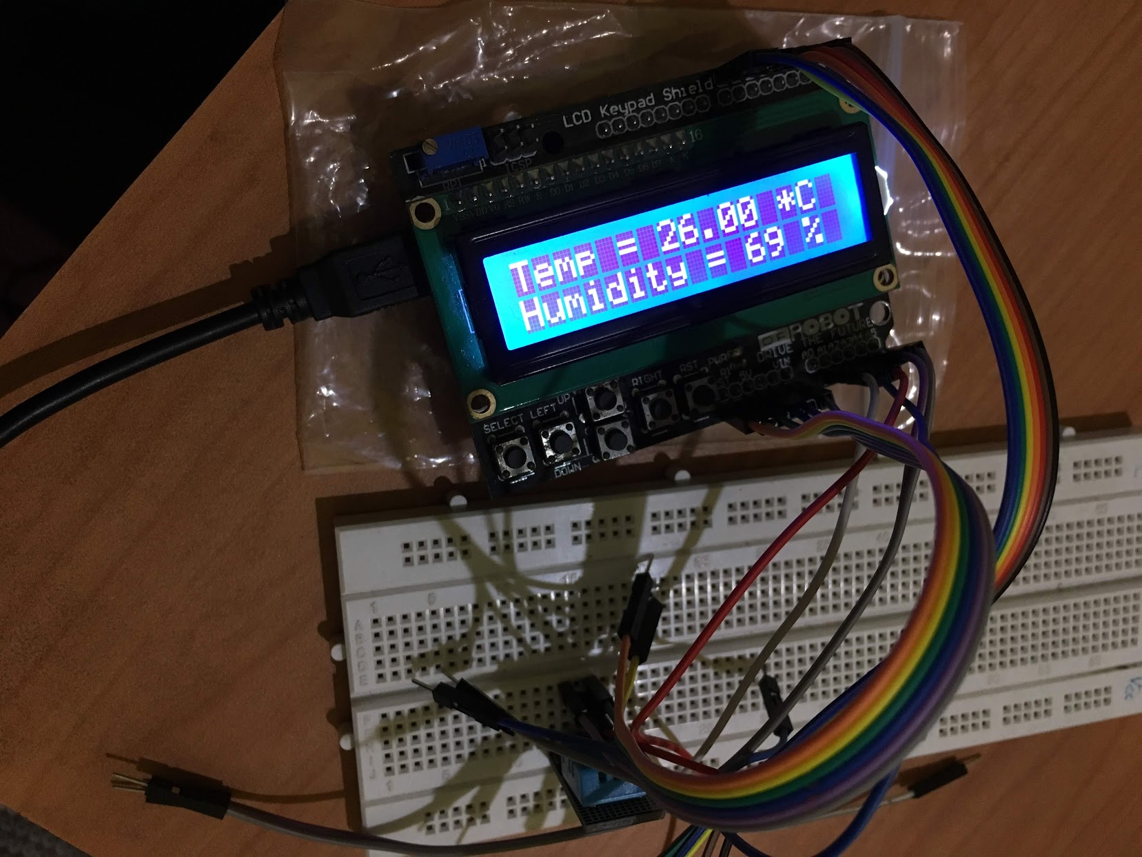 Arduino temperature display with LCD showing readings